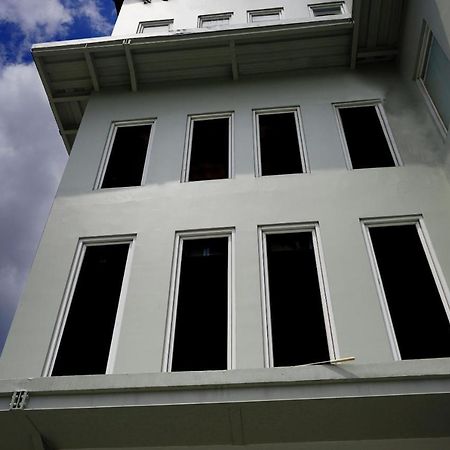 Urooms Senayan Jakarta Buitenkant foto